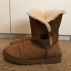 Ugg Bailey Button Boots in Chestnut